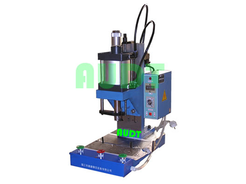 J1303氣動(dòng)壓力機(jī)